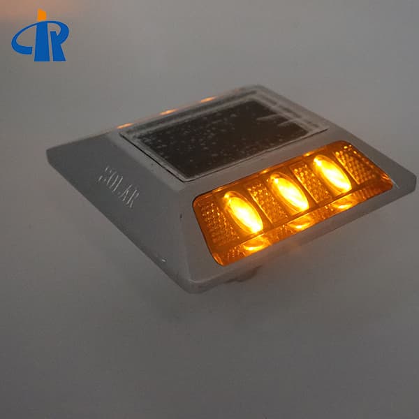 Green Flashing Led Solar Pavement Marker With Shank